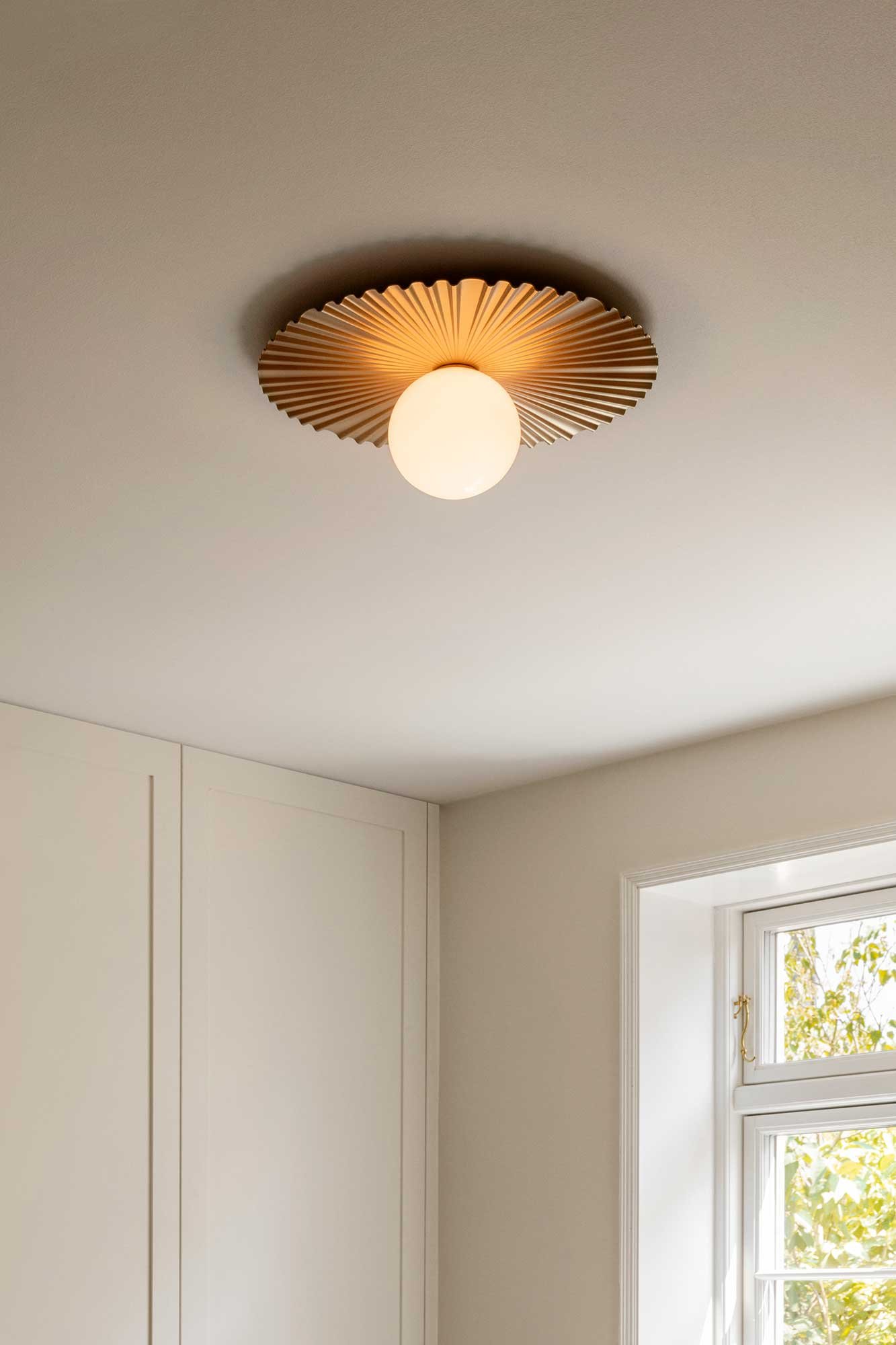 9146957 NUURA LIILA MUUSE MEDIUM VÆG LOFTLAMPE NORDIC GOLD OPAL 5
