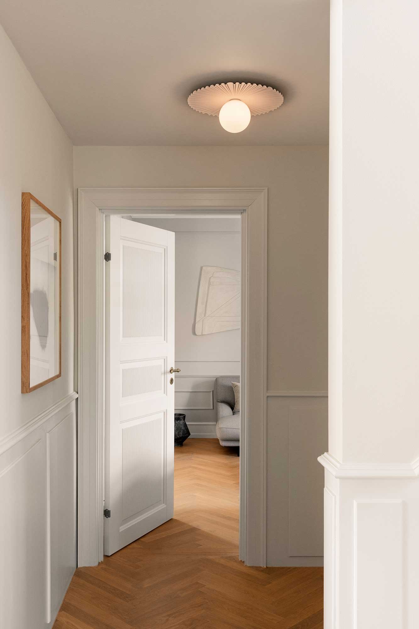 9146958 NUURA LIILA MUUSE MEDIUM VÆG LOFTLAMPE HVID OPAL 4