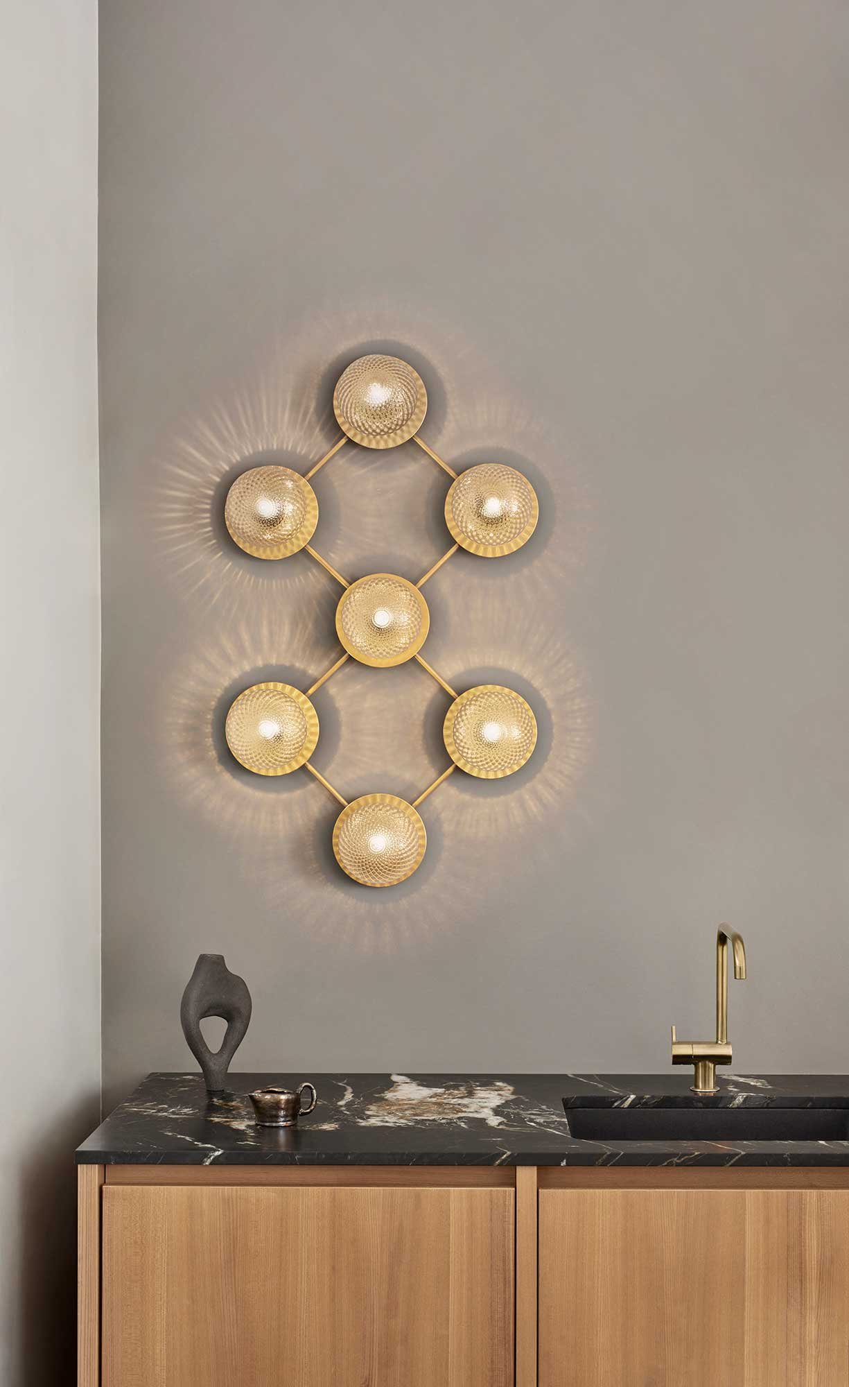 9146929 NUURA LIILA 7 VÆGLOFTLAMPE NORDIC GOLD OPTIC CLEAR 4