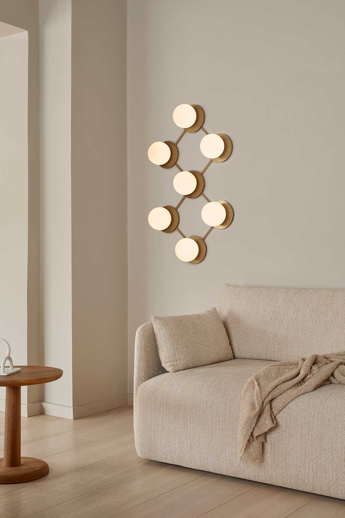 9146930 NUURA LIILA 7 VÆGLOFTLAMPE NORDIC GOLD OPAL 3