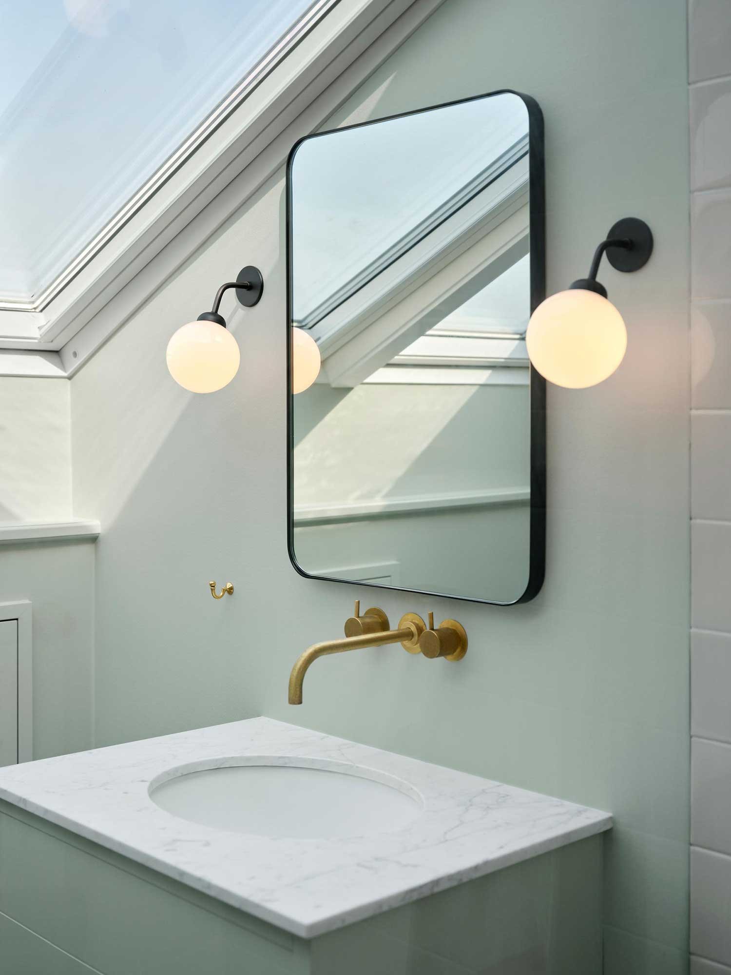 9146981 NUURA APIALES VÆGLAMPE HARD WIRED SATIN BLACK OPAL 3