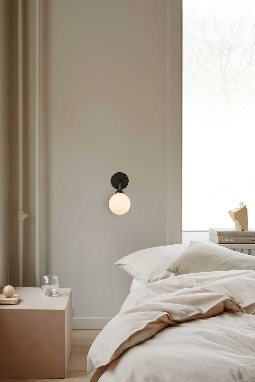 9146979 NUURA APIALES VÆGLAMPE SATIN BLACK OPAL 4