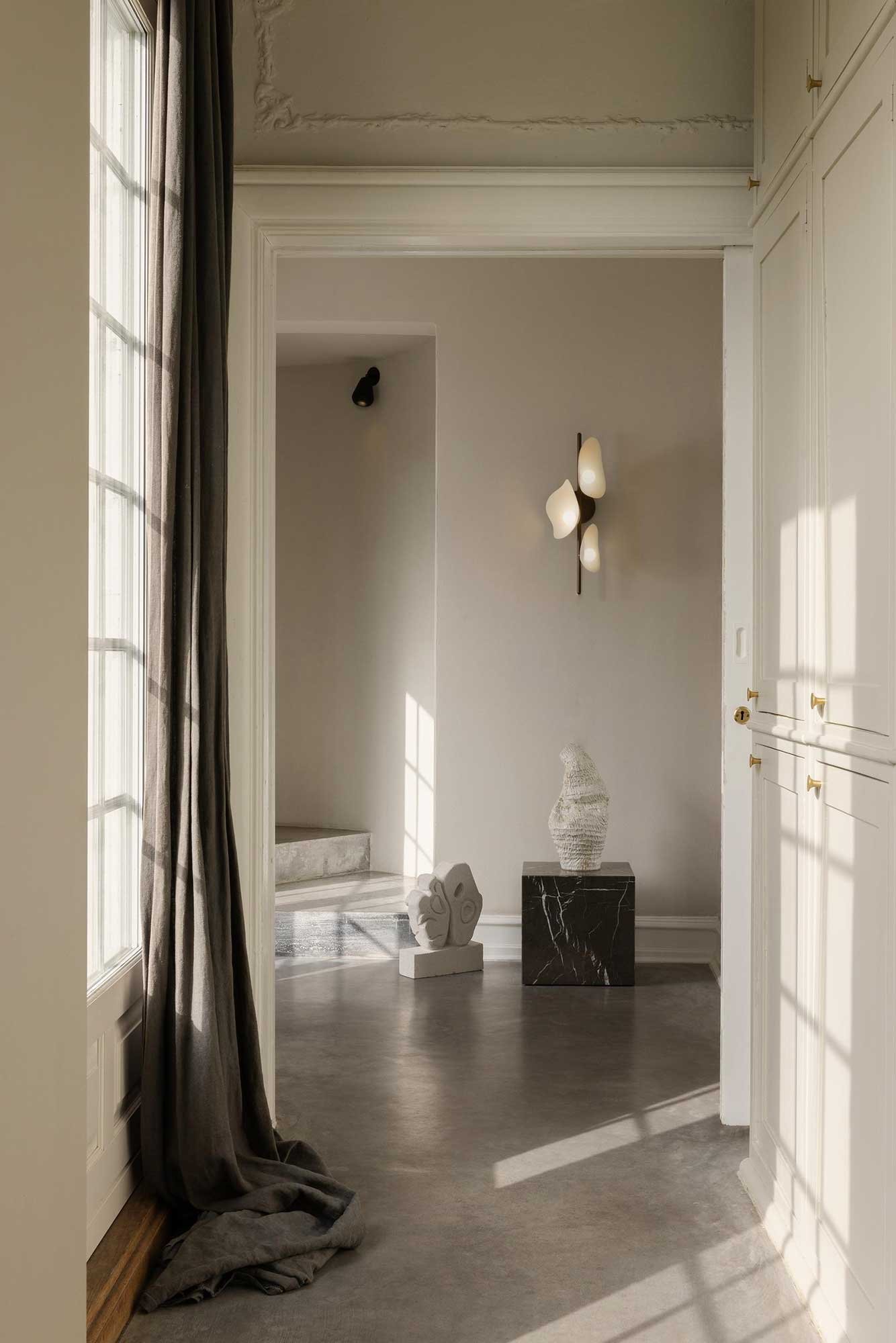 9147008 NUURA FLORII 3 VÆGLAMPE DARK BRONZE HVID 8