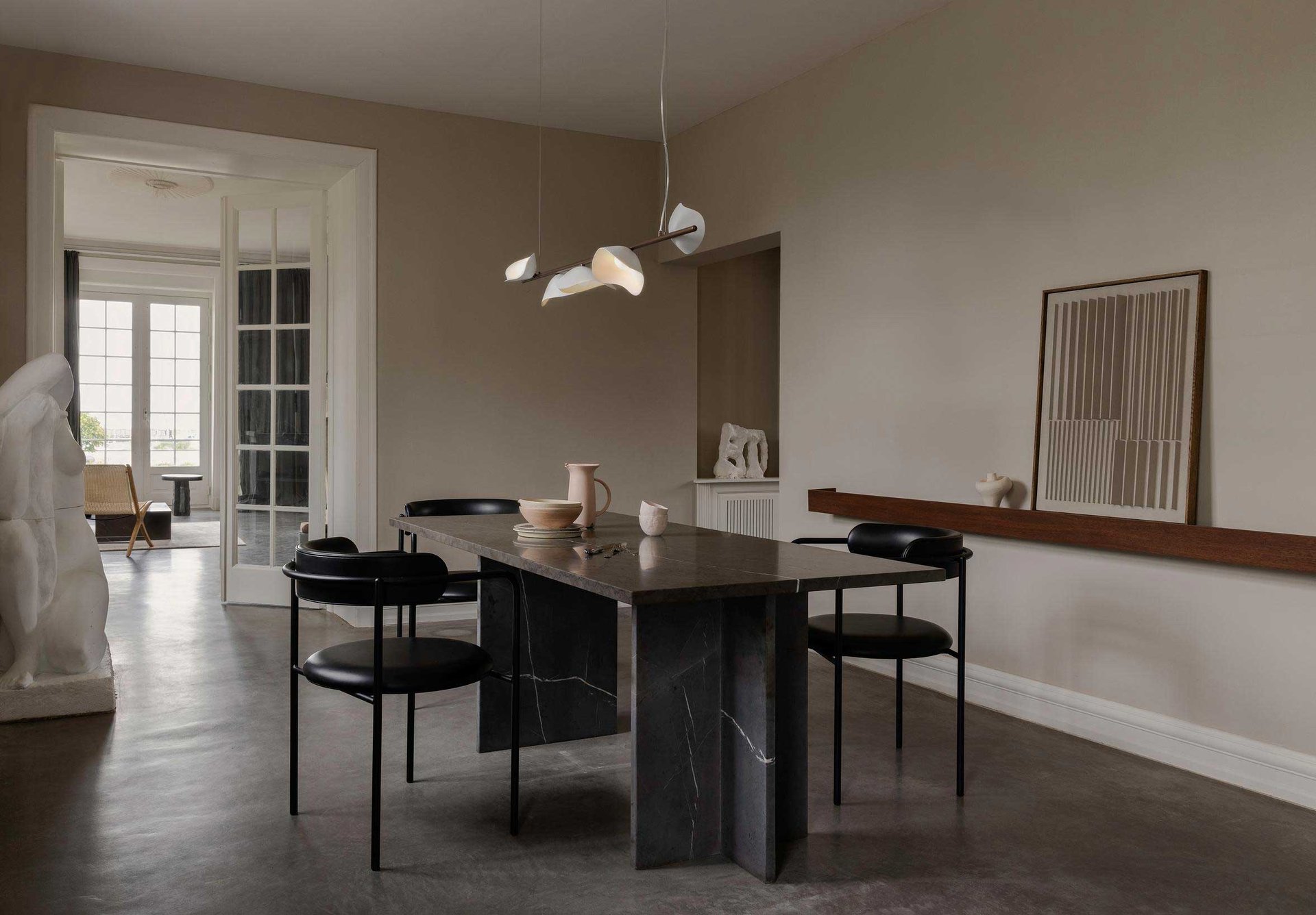 9147006 NUURA FLORII 5 LINEAR PENDEL DARK BRONZE HVID 6