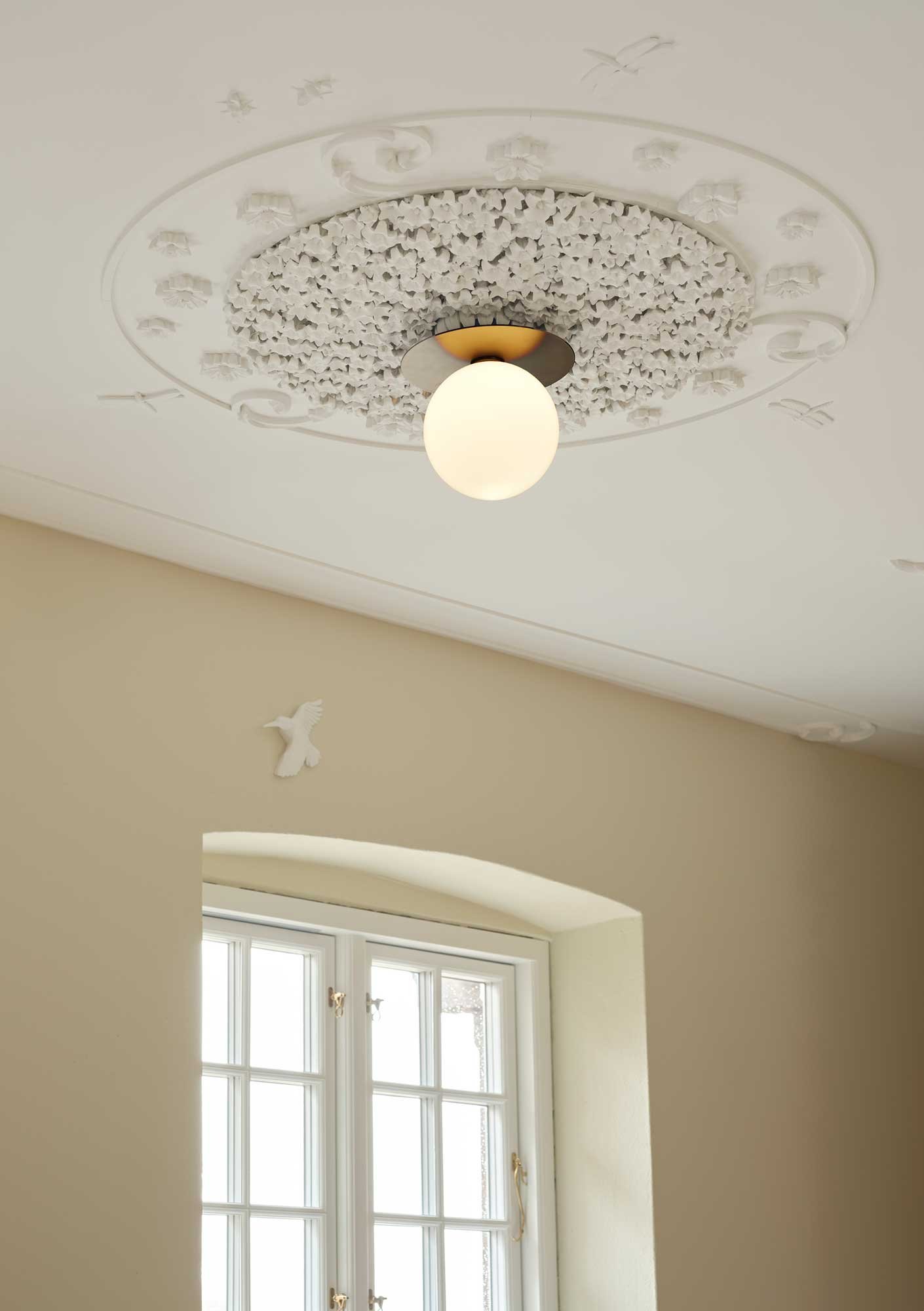9146952 NUURA LIILA 1 LARGE VÆG LOFTLAMPE IP44 DARK BRONZE OPAL 3