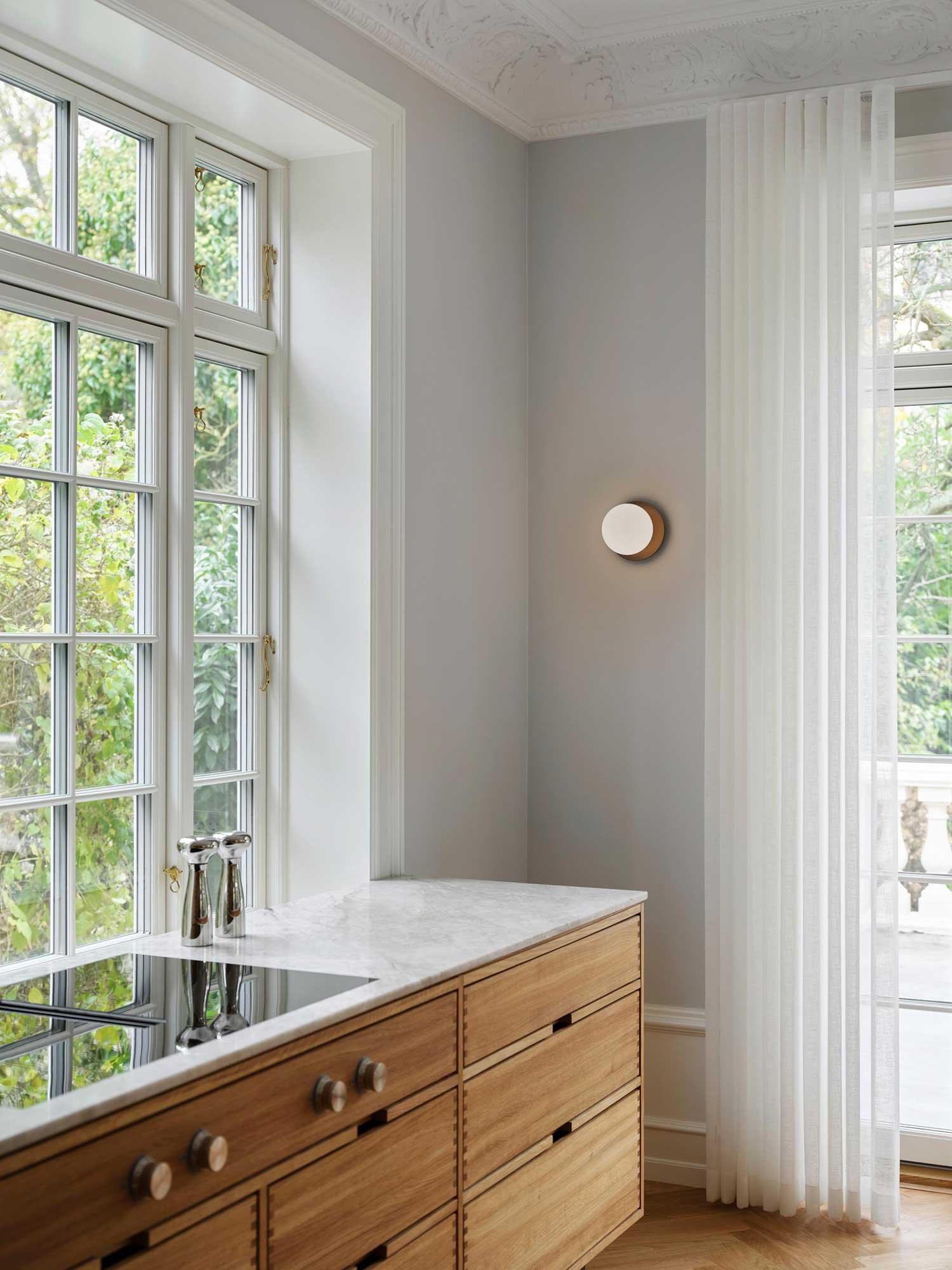 9146950 NUURA LIILA 1 MEDIUM VÆG LOFTLAMPE IP44 DARK BRONZE OPAL 4