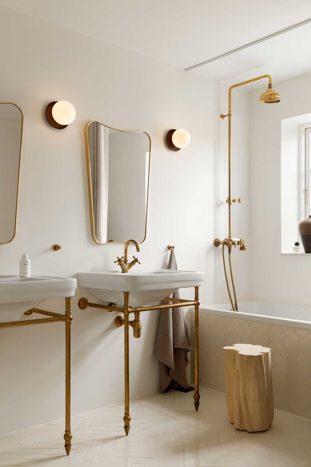 9146950 NUURA LIILA 1 MEDIUM VÆG LOFTLAMPE IP44 DARK BRONZE OPAL 7