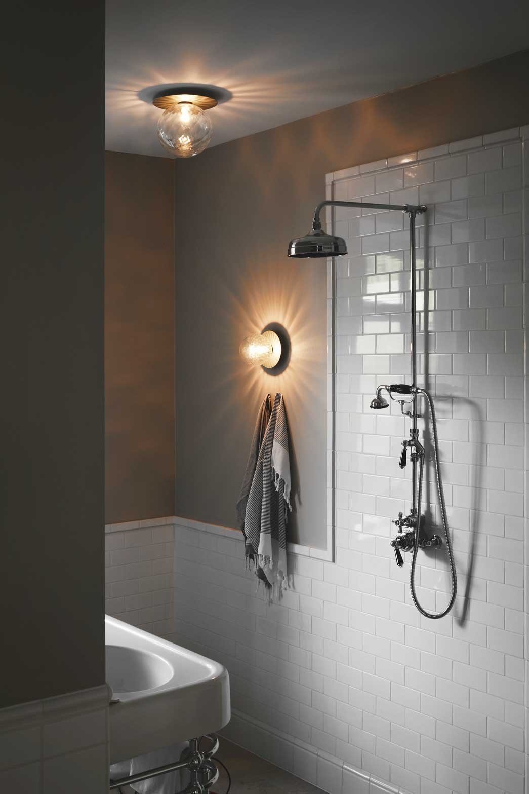 9146937 NUURA LIILA 1 MEDIUM VÆG LOFTLAMPE IP44 LIGHT SILVER OPTIC CLEAR 4