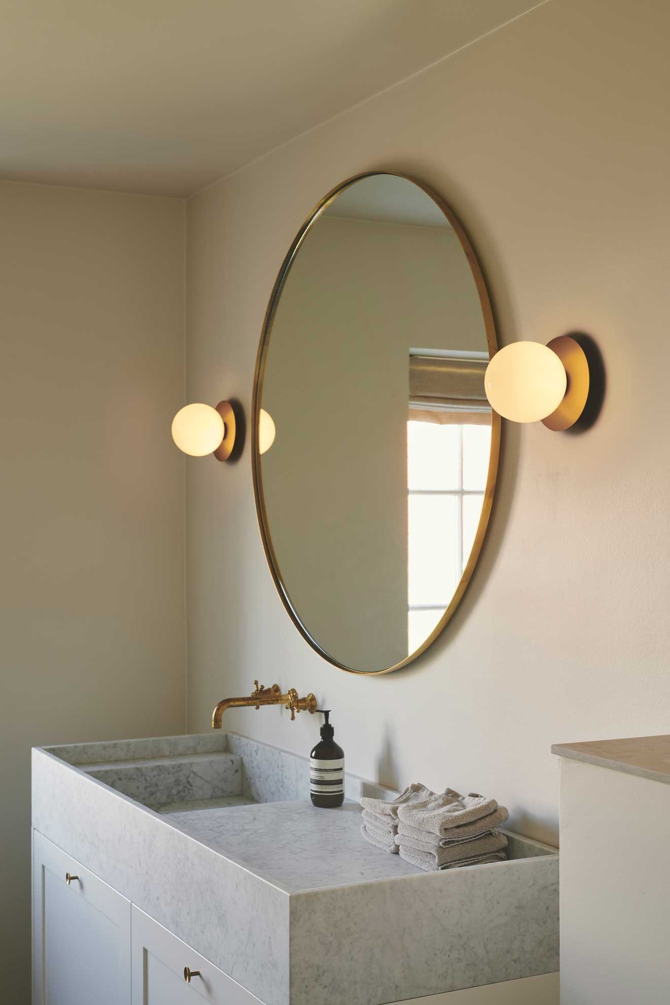 9141909 NUURA LIILA 1 MEDIUM VÆG LOFTLAMPE IP44 NORDIC GOLD OPAL 5