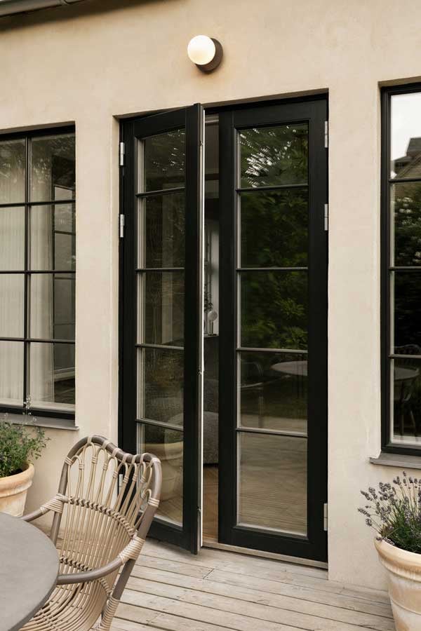 9146943 NUURA LIILA 1 OUTDOOR VÆG LOFTLAMPE DARK BRONZE OPAL 3