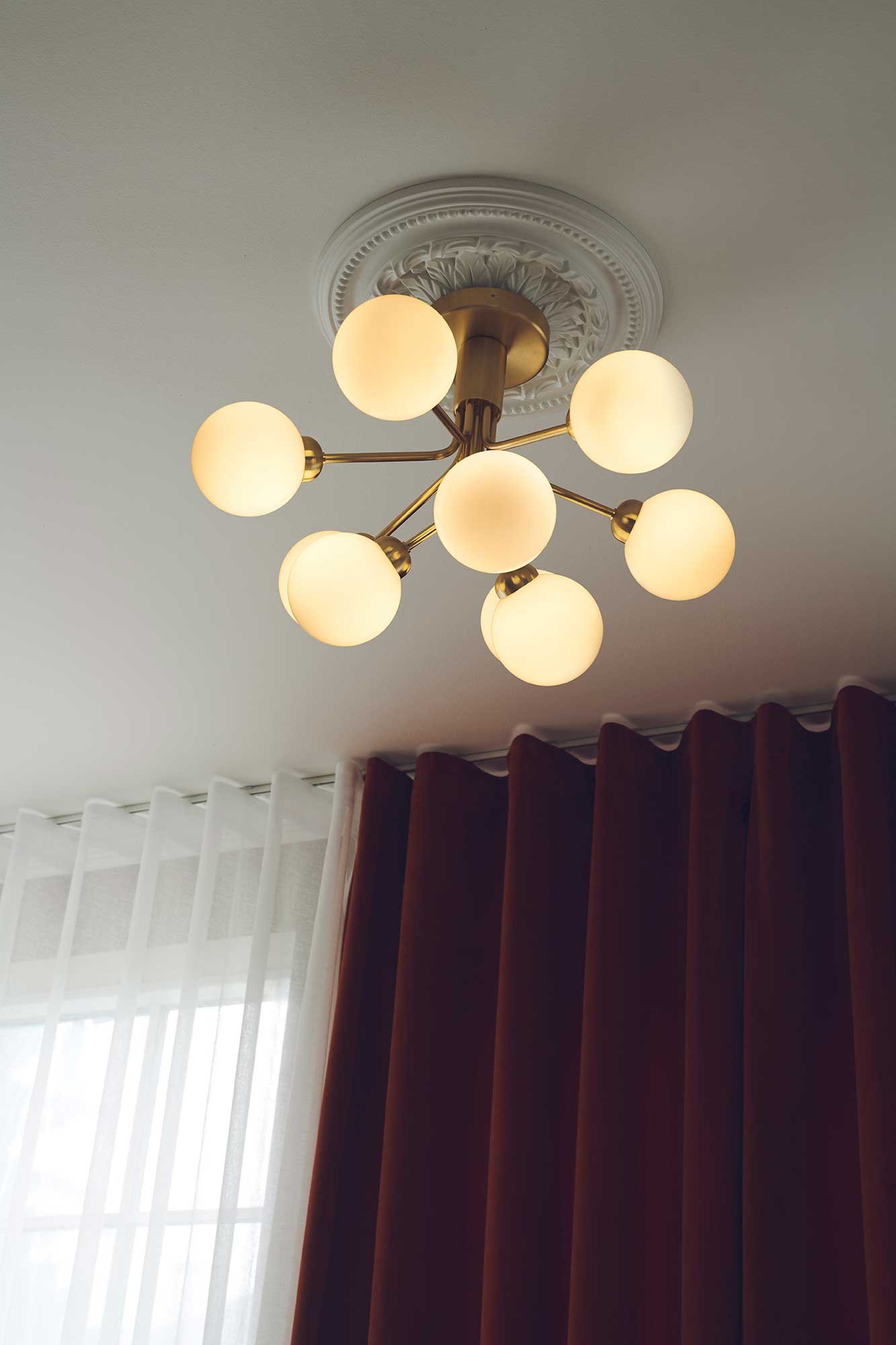 9146983 NUURA APIALES 9 LOFTLAMPE BØRSTET MESSING OPAL 4 (1)
