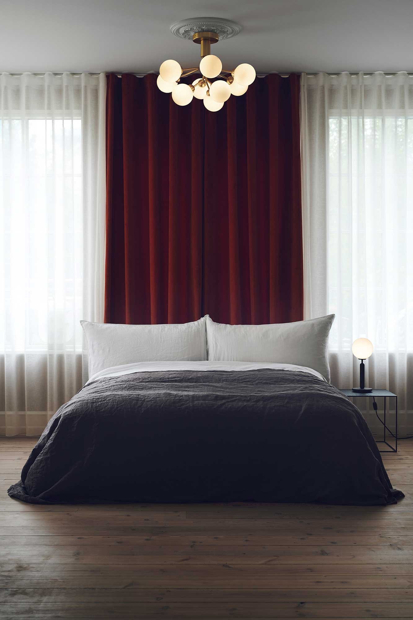 9146983 NUURA APIALES 9 LOFTLAMPE BØRSTET MESSING OPAL 3 (1)