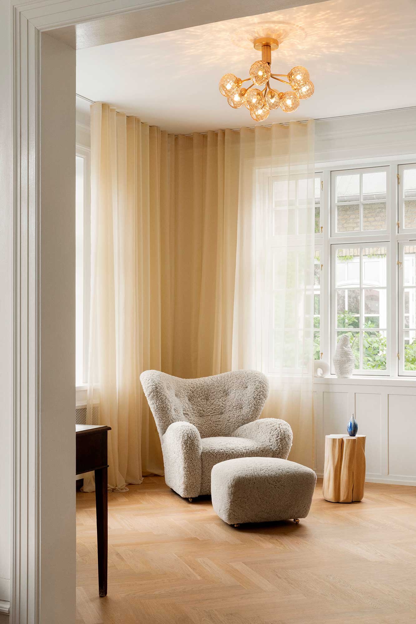 9146986 NUURA APIALES 9 LOFTLAMPE BØRSTET MESSINGOPTIC GOLD 2