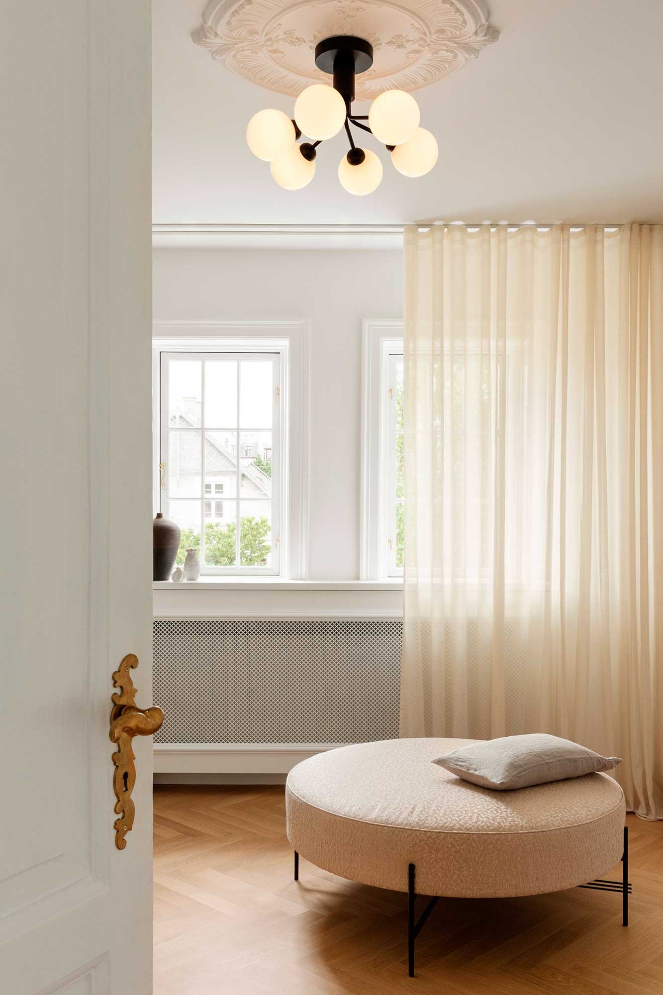 9146988 NUURA APIALES 6 LOFTLAMPE SATIN BLACK OPAL 3