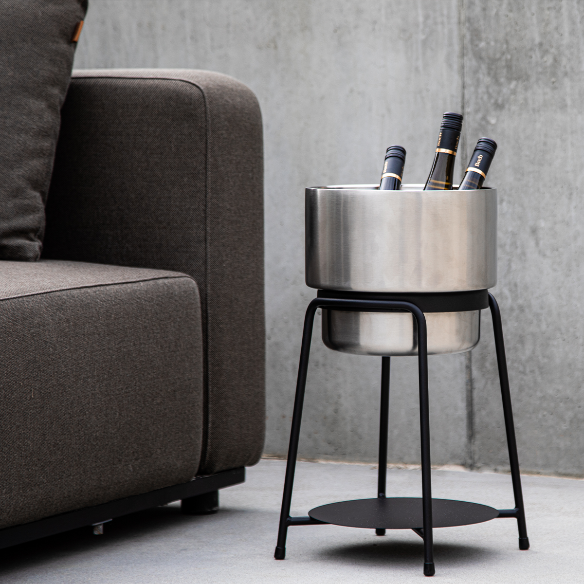 8583613_Patio-Accessory-Stand-Black-o22-img-02.png