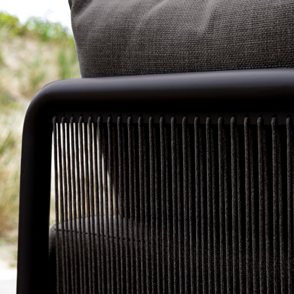 8583124_Kirra-Lounge-Chair-Noir-img-02.jpg